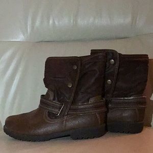 Women’s brown boots